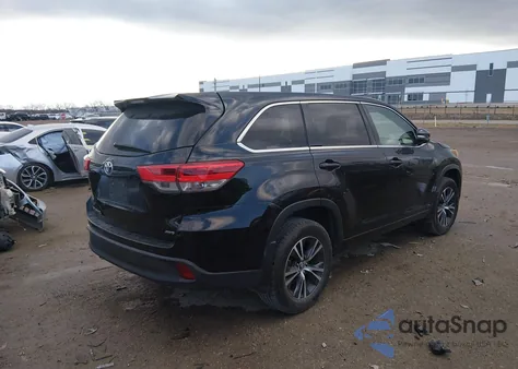 2018 Toyota Highlander Le z USA, uszkodzony, nr VIN 5TDBZRFH9JS889802